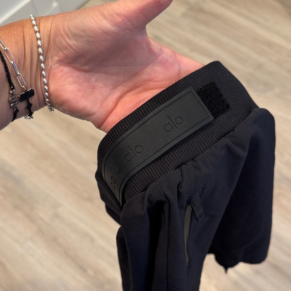 ALO Yoga Black Skirt with Logo Patch - Picture 12 of 15